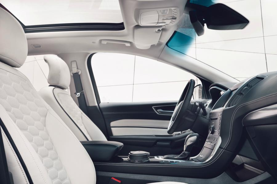 Интерьер Ford Vignale Edge 2016 года  (фото 19 из 24)